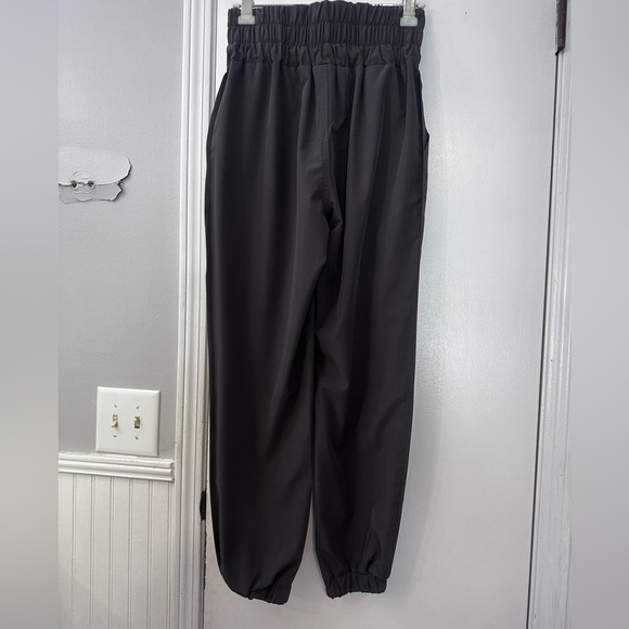New In Women’s Size Medium Gray High-Waist Jogger Pants - Picture 7 of 12